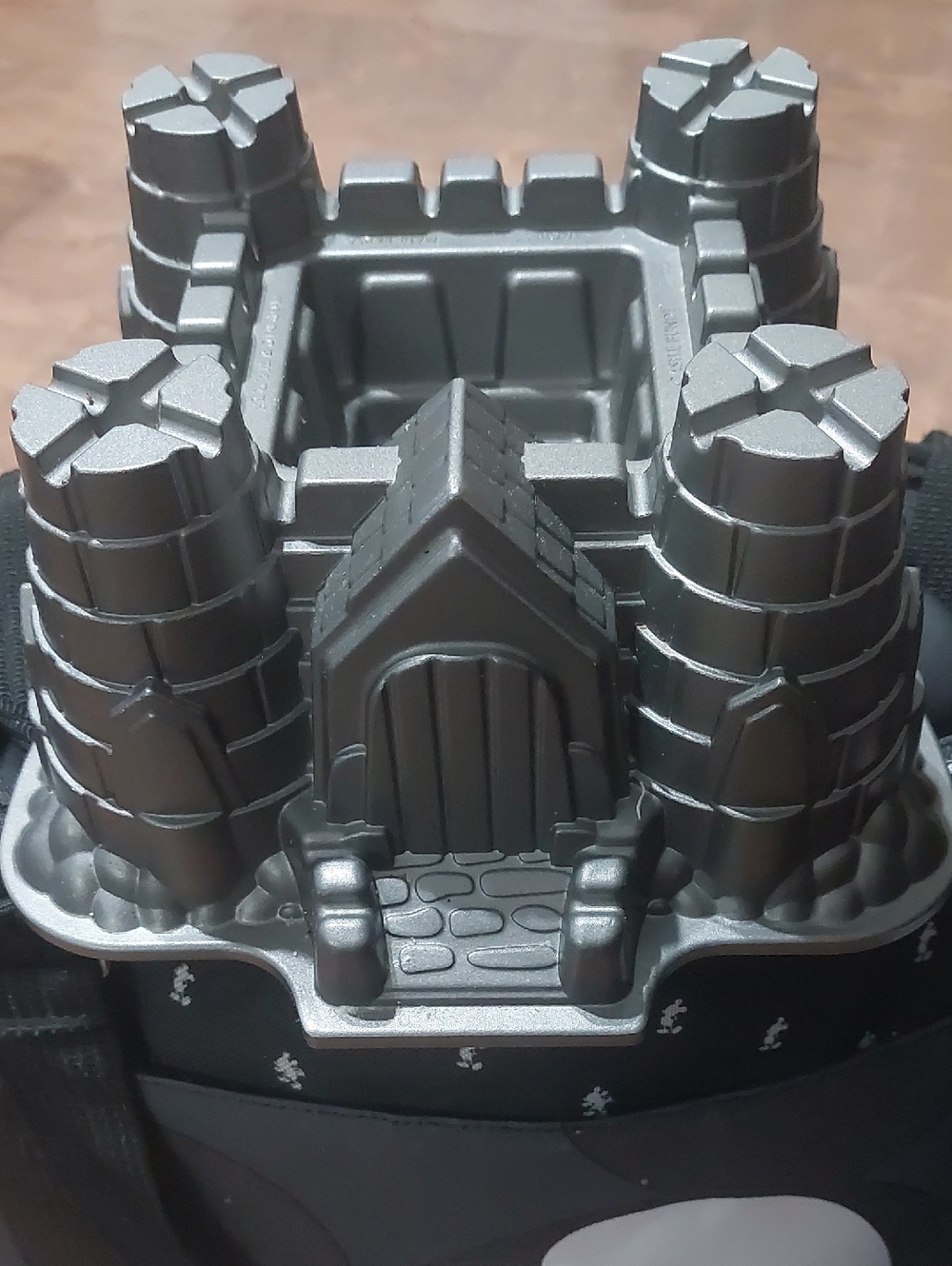 Nordic Ware Cast Iron 10 Cup Castle Cake Pan